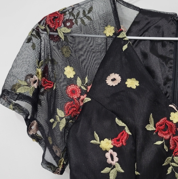 Chi Chi London Petite All Over Folk Floral Embroidered Skater Dress - Picture 6 of 11